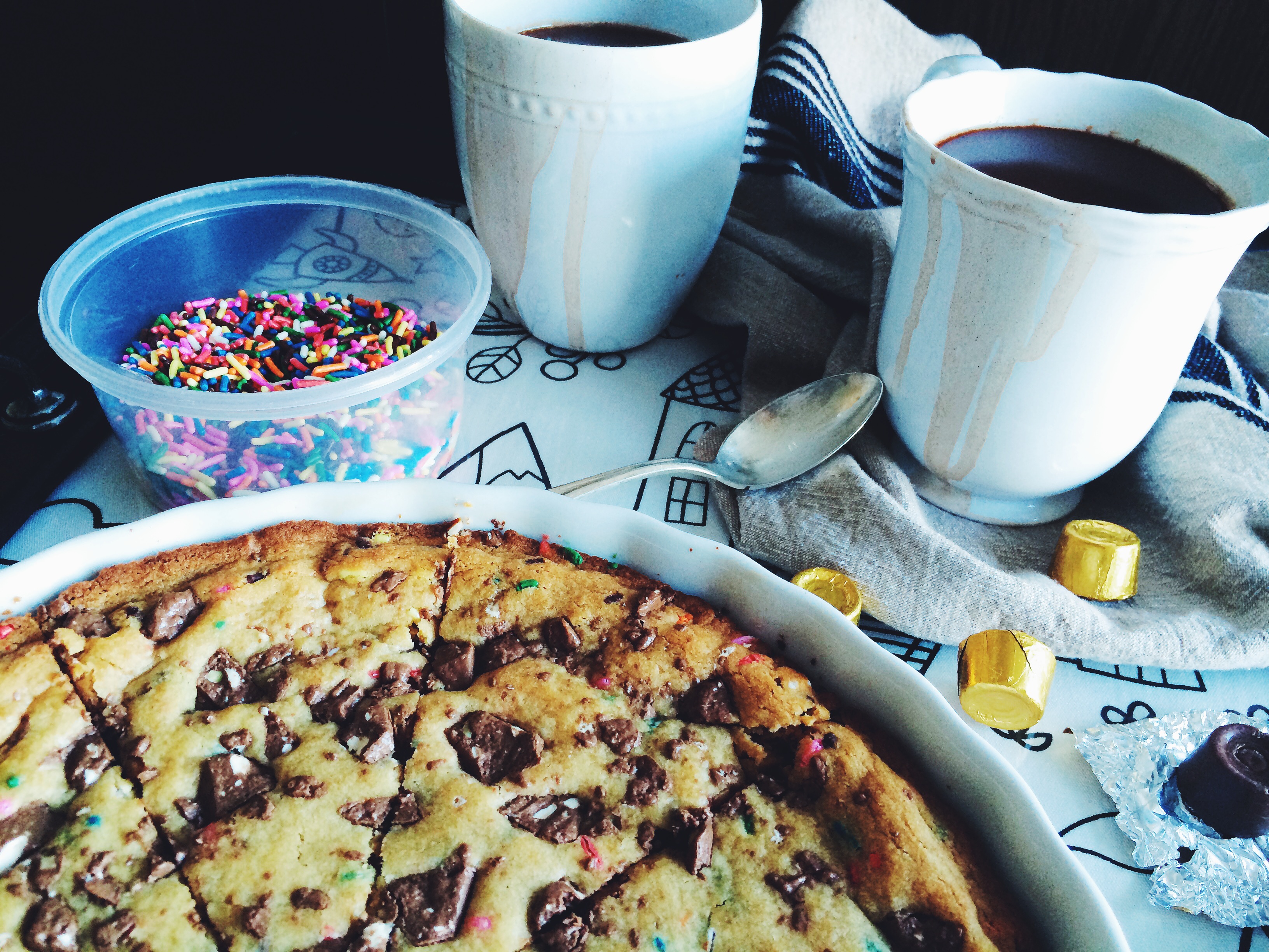 Malted milk cookie tart + Butterscotch-y hot chocolate