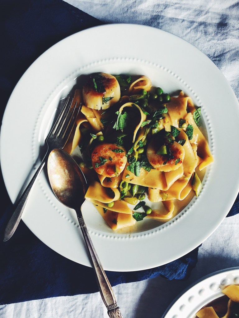 One-Pot Lemon, Pea, and Scallop Pappardelle